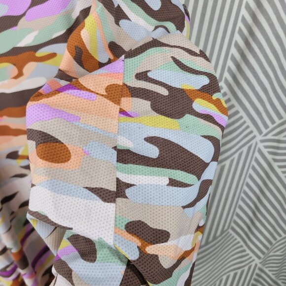 Torrid Camo Active Top Plus Size 4 4X Sleeveless Pink Blue Orange Breathable - Picture 3 of 5